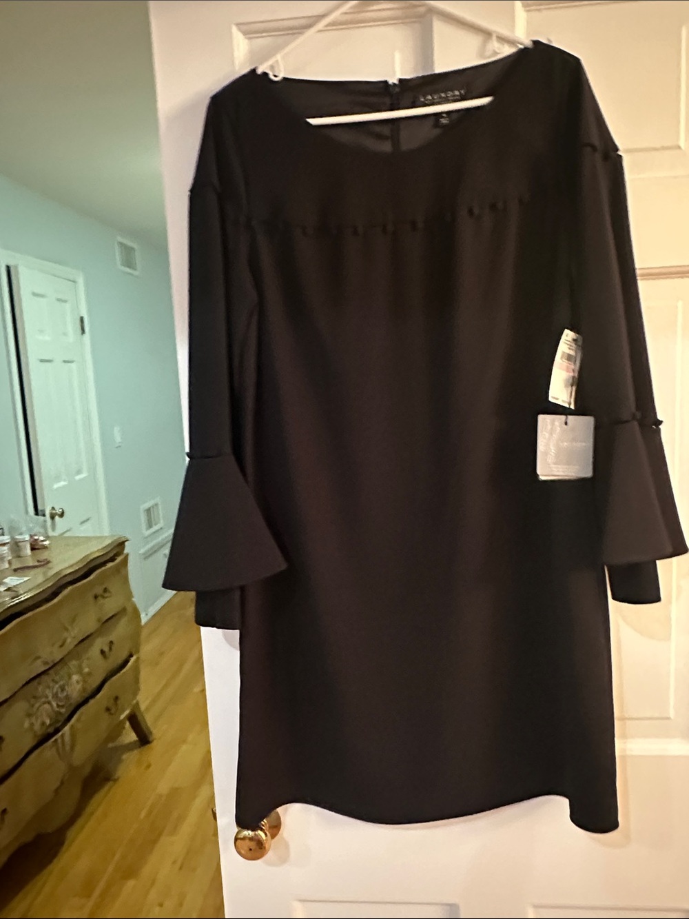 Laundry By Shelli Segal Black Long-Sleeve Shift Dress with Bell Cuffs
